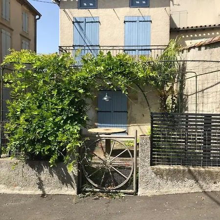 In A House In The Center Of The Séjour chez l'habitant *